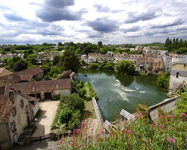 Fresnay-sur-Sarthe, magnifique village dans les Alpes Mancelles.